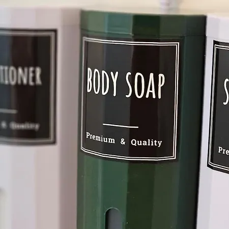 Big, Bright And Chic Terrace Flat *