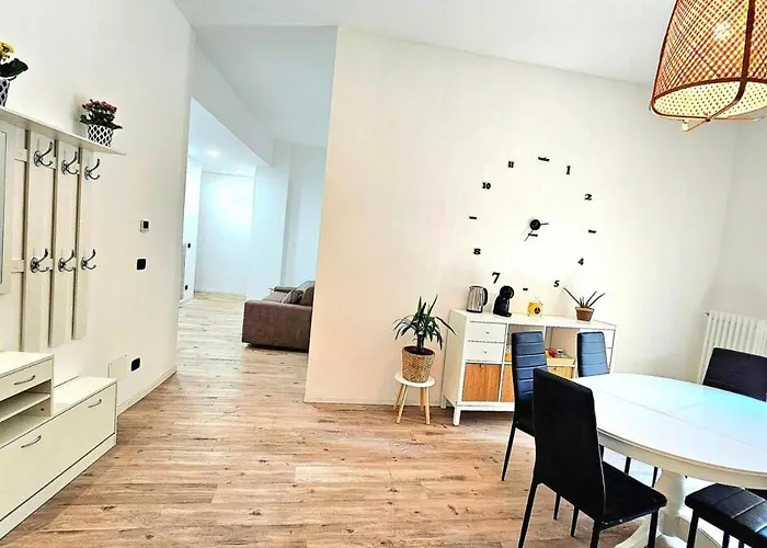 Apartment Big, Bright And Chic Terrace Flat