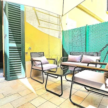 Big, Bright And Chic Terrace Flat