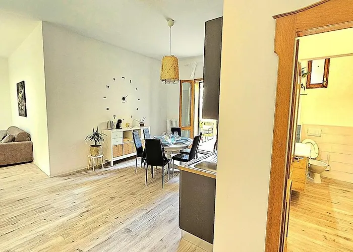 Big, Bright And Chic Terrace Flat * بولونيا